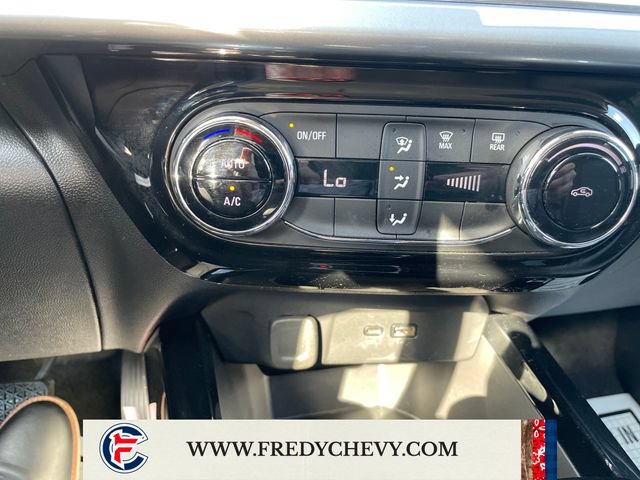 Used 2025 Chevrolet Trax LT FWD image 20