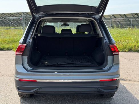 Used 2024 Volkswagen Tiguan SE w/ Panoramic Sunroof Package AWD/4WD image 5