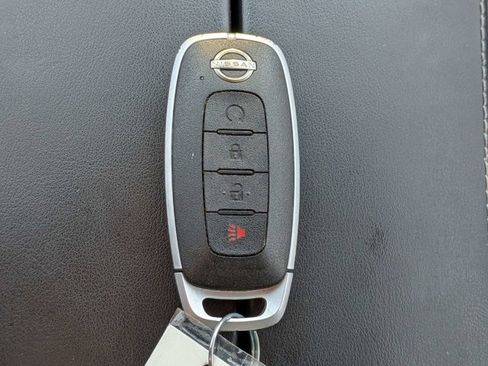 Certified 2023 Nissan Rogue SV image 30