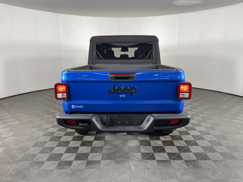 Used 2024 Jeep Gladiator Sport image 4