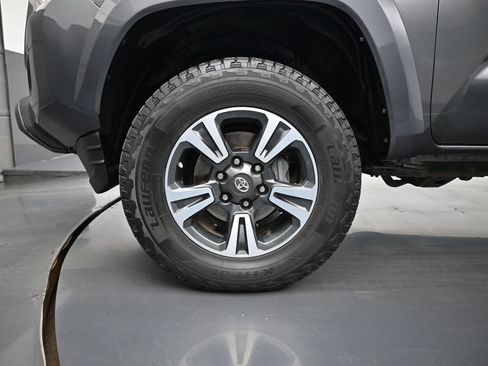 Used 2019 Toyota Tacoma TRD Sport AWD/4WD image 22