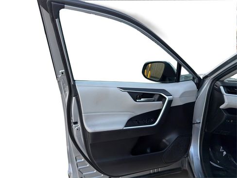 Used 2023 Toyota RAV4 XLE Premium image 21