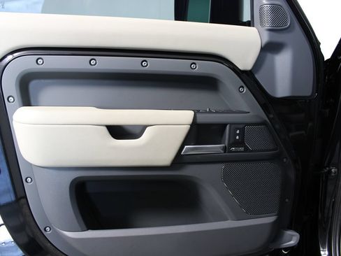 Used 2024 Land Rover Defender 110 X-Dynamic SE AWD/4WD image 7