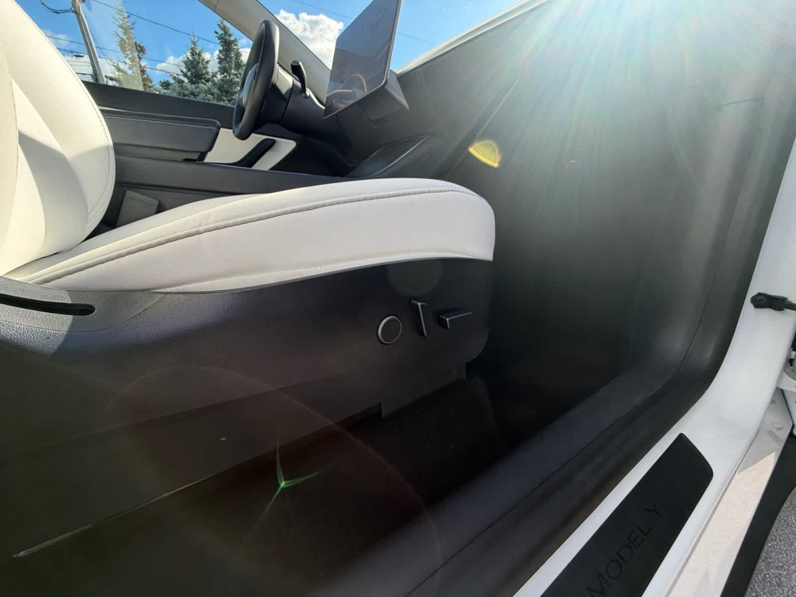 Used 2021 Tesla Model Y Long Range AWD/4WD image 27