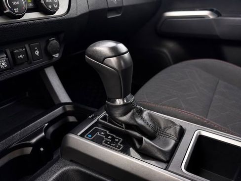 Used 2020 Toyota Tacoma TRD Off-Road AWD/4WD image 13