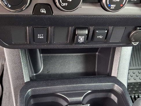 Certified 2020 Toyota Tacoma SR5 image 27