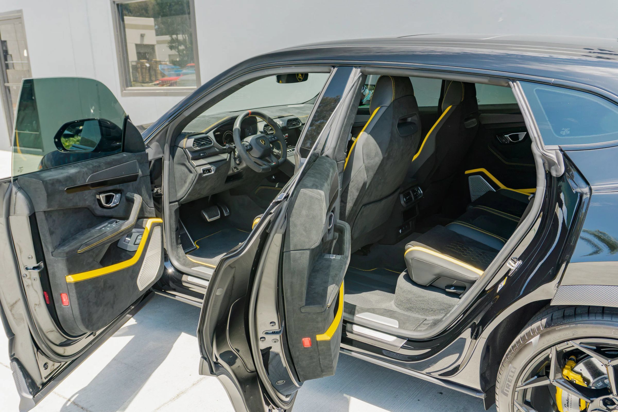Used 2024 Lamborghini Urus Performante AWD/4WD image 25