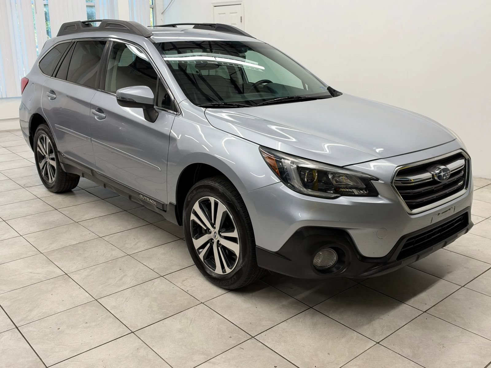 Used 2019 Subaru Outback 2.5i Limited AWD/4WD image 1