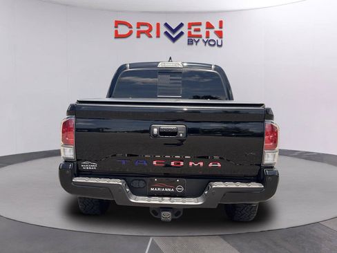 Used 2022 Toyota Tacoma TRD Off-Road w/ Technology Package AWD/4WD image 4