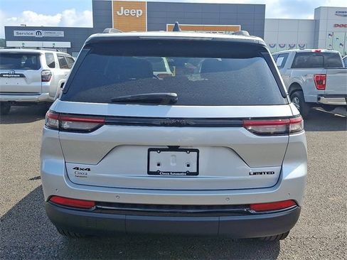 New 2025 Jeep Grand Cherokee Limited w/ Black Appearance Package image 6