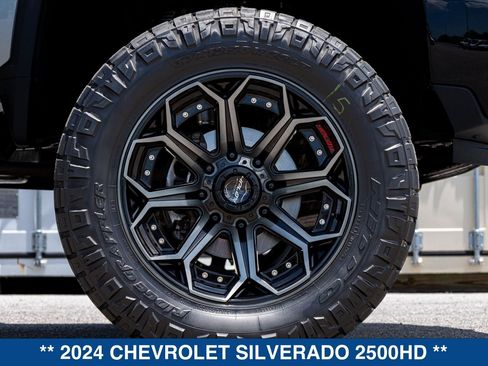 Used 2024 Chevrolet Silverado 2500 Custom w/ Custom Value Package AWD/4WD image 17