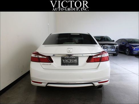 Used 2017 Honda Accord LX image 9