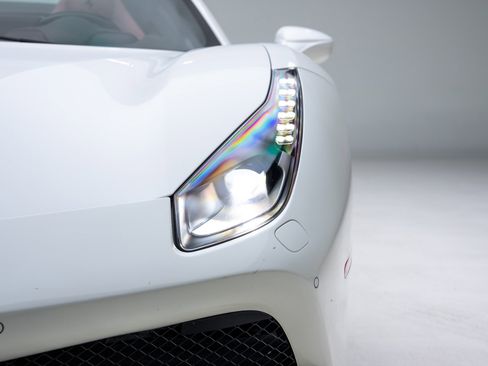 Used 2018 Ferrari 488 Spider image 13