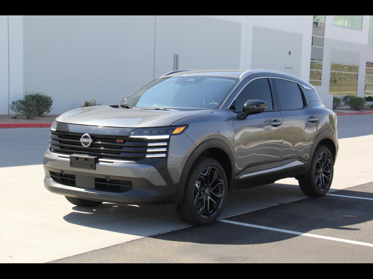 Used 2026 Nissan Kicks SR FWD image 1