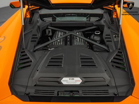 Used 2020 Lamborghini Huracan EVO image 21