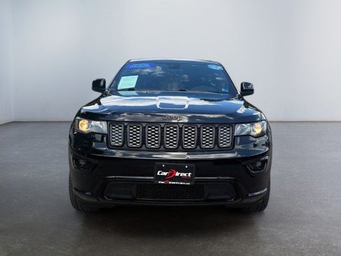 Used 2017 Jeep Grand Cherokee Altitude AWD/4WD image 10