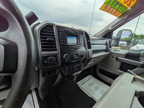 Used 2019 Ford F250 XLT w/ Snow Plow Prep Package AWD/4WD image 15