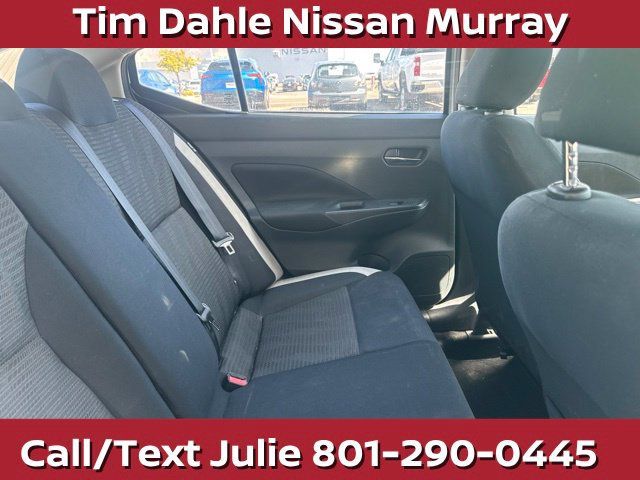 Used 2022 Nissan Versa SV FWD image 18
