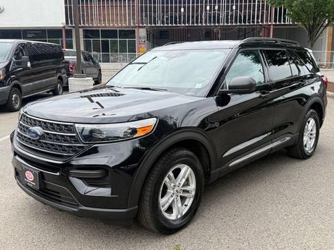 Used 2023 Ford Explorer XLT w/ Class IV Trailer Tow Package AWD/4WD image 4
