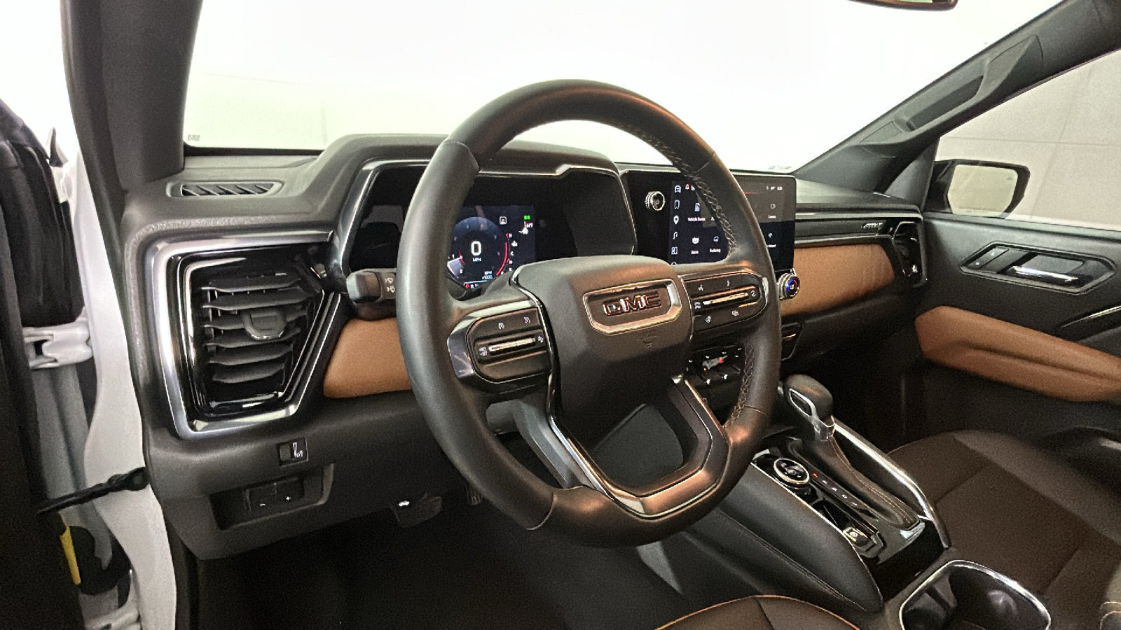 Used 2023 GMC Canyon AT4 w/ AT4 Premium Package AWD/4WD image 16
