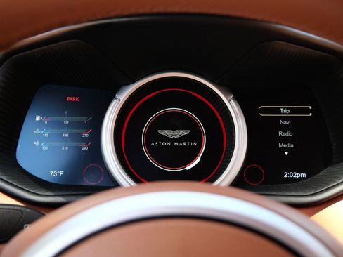 Used 2020 Aston Martin DB11 Coupe image 6