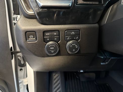 Used 2024 Chevrolet Silverado 1500 LT w/ Z71 Off-Road Package AWD/4WD image 17