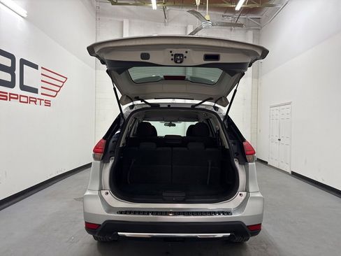 Used 2017 Nissan Rogue SV w/ SV Family Package image 14