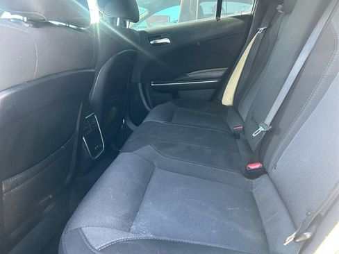 Used 2019 Dodge Charger SXT image 10