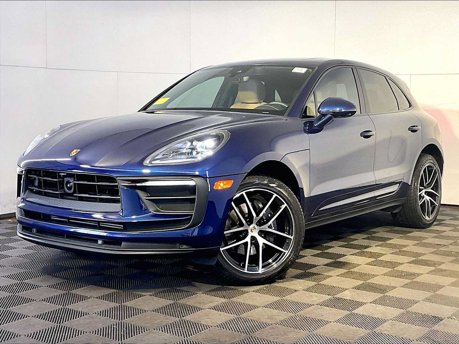 Certified 2023 Porsche Macan AWD/4WD image 1