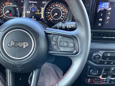 Used 2024 Jeep Wrangler Unlimited Rubicon AWD/4WD image 11