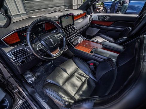 Used 2019 Lincoln Navigator Reserve AWD/4WD image 11