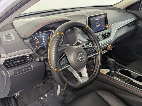 Used 2025 Nissan Altima 2.5 SR FWD image 10
