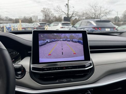 Used 2025 Jeep Compass Limited image 21