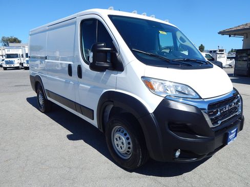 Used 2025 RAM ProMaster 2500 w/ U-Haul Equipment Group FWD image 4