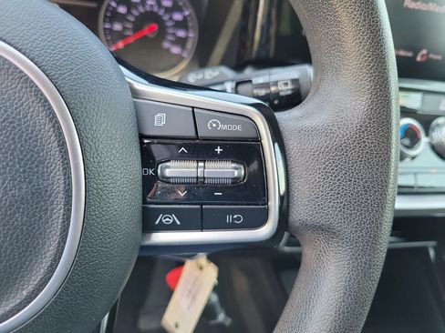 Used 2022 Kia Sorento LX FWD image 21