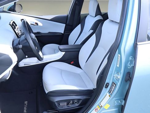 Certified 2016 Toyota Prius Four Touring image 11