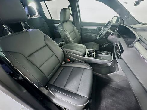 Used 2025 Buick Enclave Preferred FWD image 33