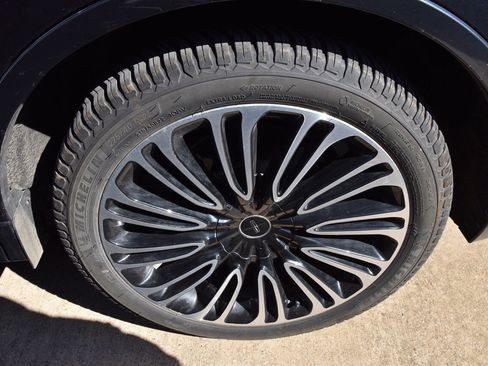 Used 2024 Lincoln Aviator Black Label w/ Dynamic Handling Package image 10