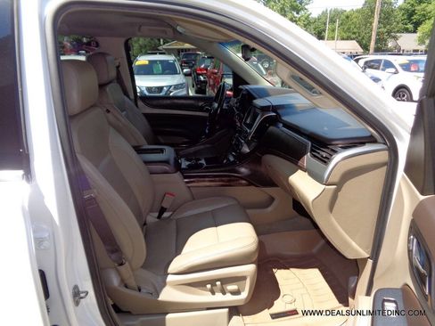Used 2019 Chevrolet Suburban LT AWD/4WD image 28