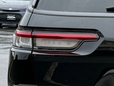 New 2026 Jeep Grand Cherokee L Laredo image 18