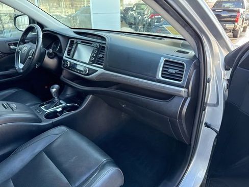 Used 2019 Toyota Highlander Limited image 30