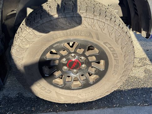 Used 2022 Toyota Tacoma TRD Off-Road image 10