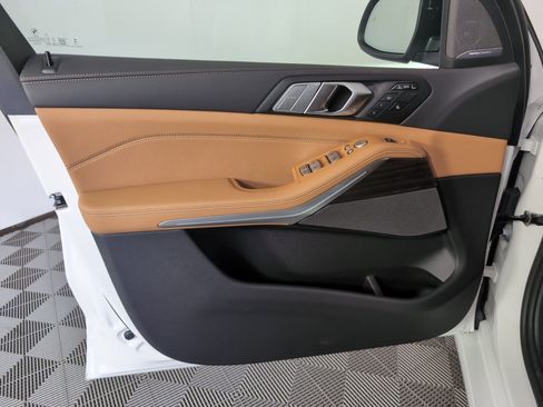 Used 2026 BMW X7 xDrive40i w/ Premium Package image 10