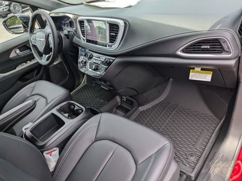 New 2026 Chrysler Pacifica Select FWD image 27