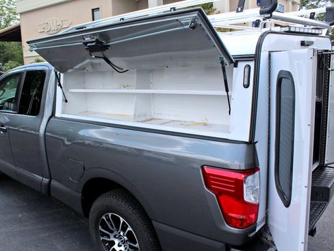 Used 2023 Nissan Titan SV w/ SV Utility Package image 16