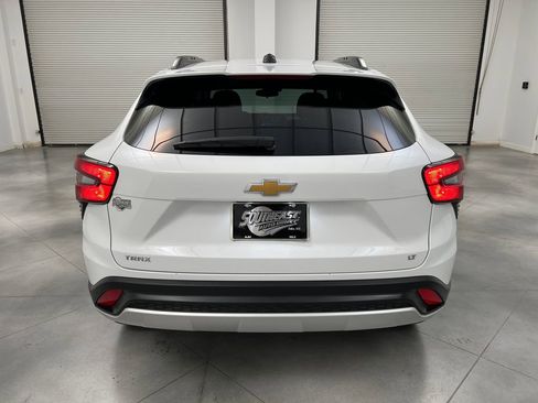 Used 2025 Chevrolet Trax LT w/ LT Convenience Package image 6