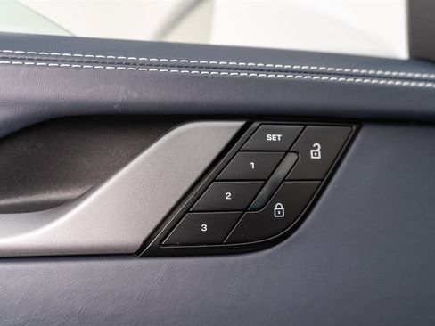 Used 2025 Porsche 911 Carrera w/ Premium Package image 86