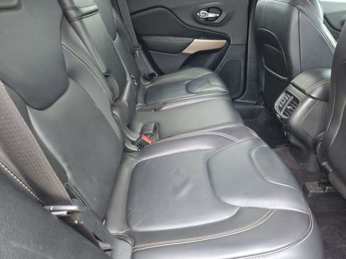 Used 2017 Jeep Cherokee Limited FWD image 19