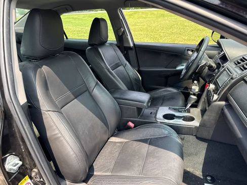 Used 2012 Toyota Camry SE w/ Preferred Accessory Pkg FWD image 13