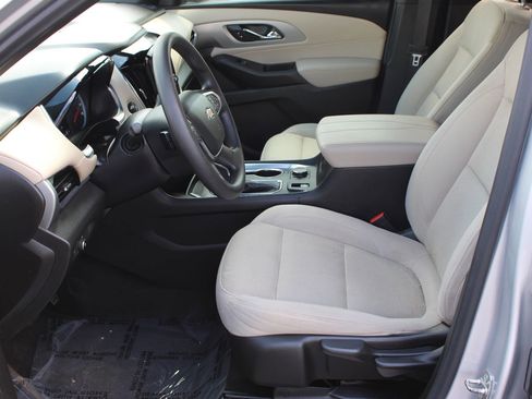Used 2022 Chevrolet Traverse LS FWD image 12